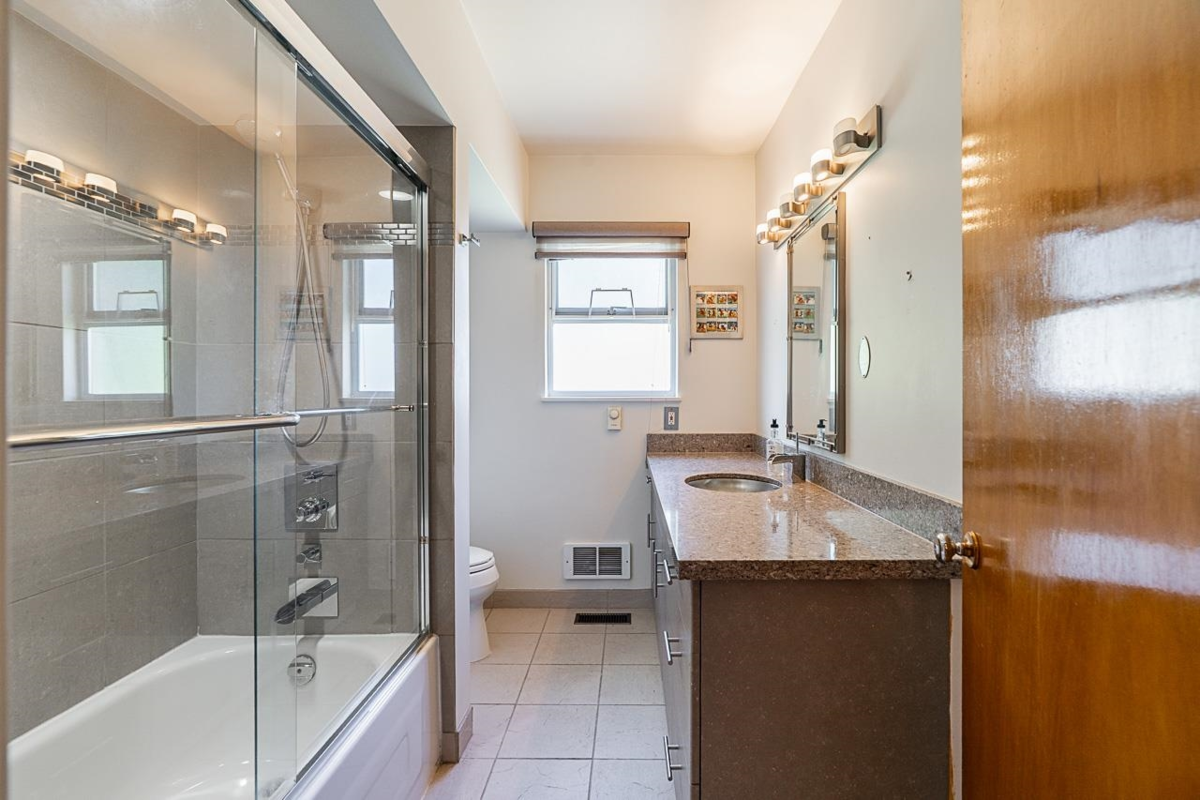 Entry Foyer Photo of 6637 Ash Street, Vancouver, BC