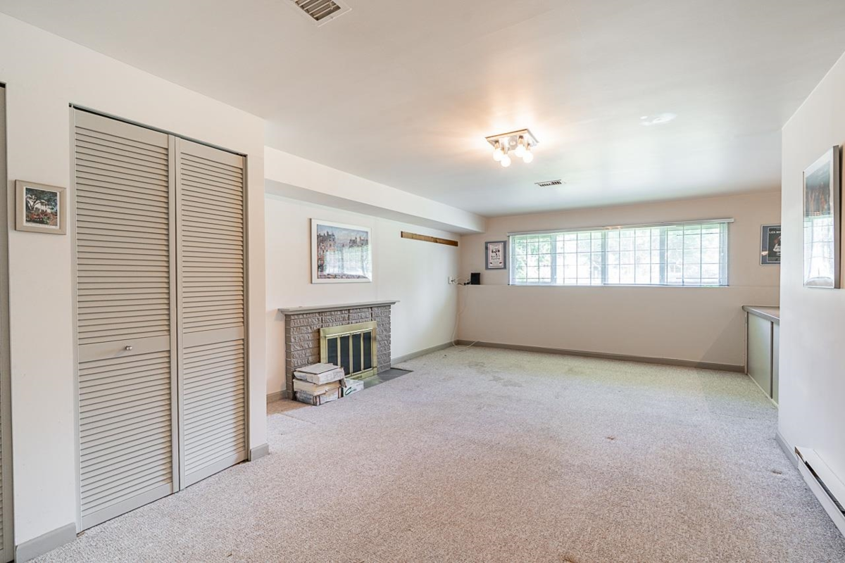 Hallway Photo of 6637 Ash Street, Vancouver, BC