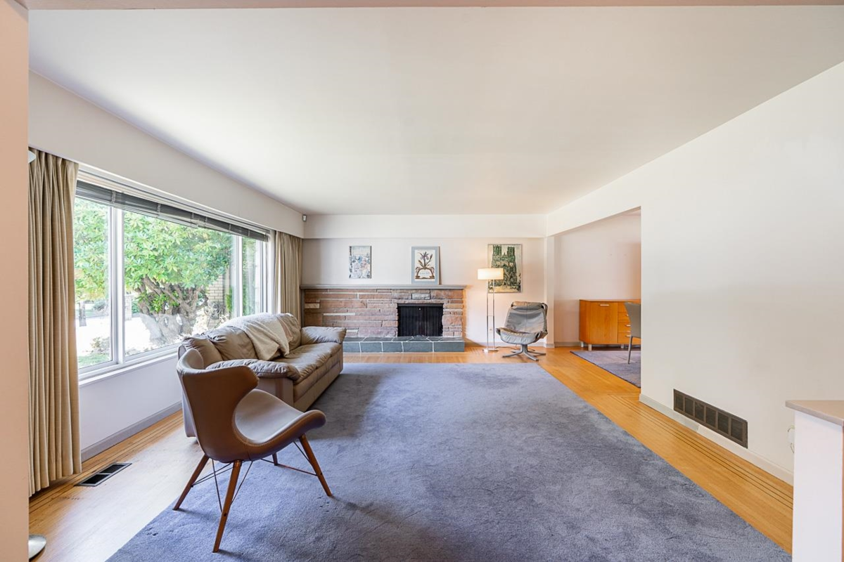 Kitchen Photo of 6637 Ash Street, Vancouver, BC