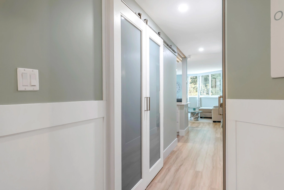 Front Yard Photo of 402 1480 Foster Street, White Rock, BC