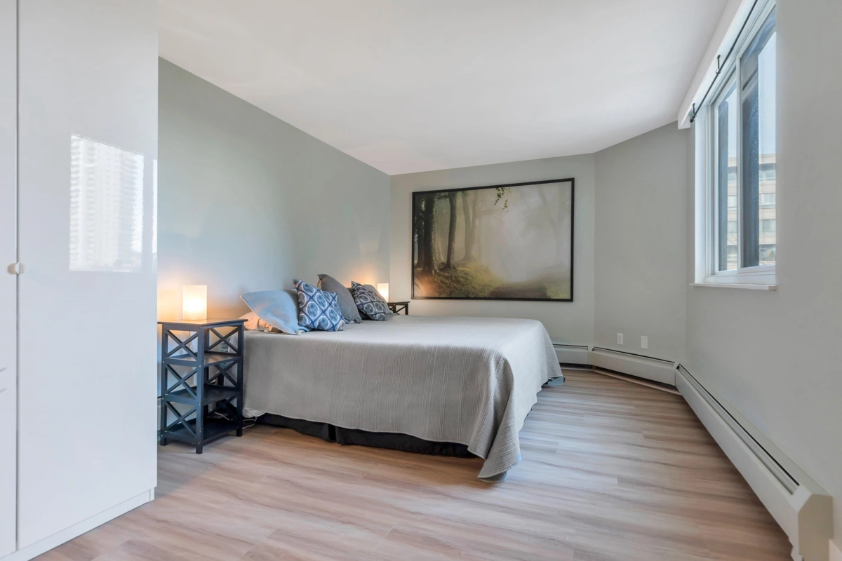 Hallway Photo of 402 1480 Foster Street, White Rock, BC