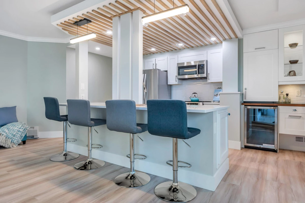 Kitchen Island Photo of 402 1480 Foster Street, White Rock, BC