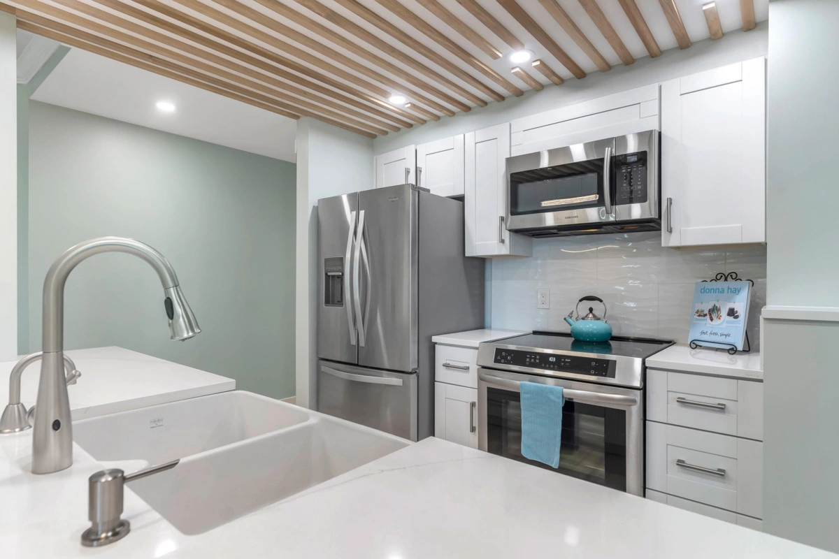 Kitchen Photo of 402 1480 Foster Street, White Rock, BC