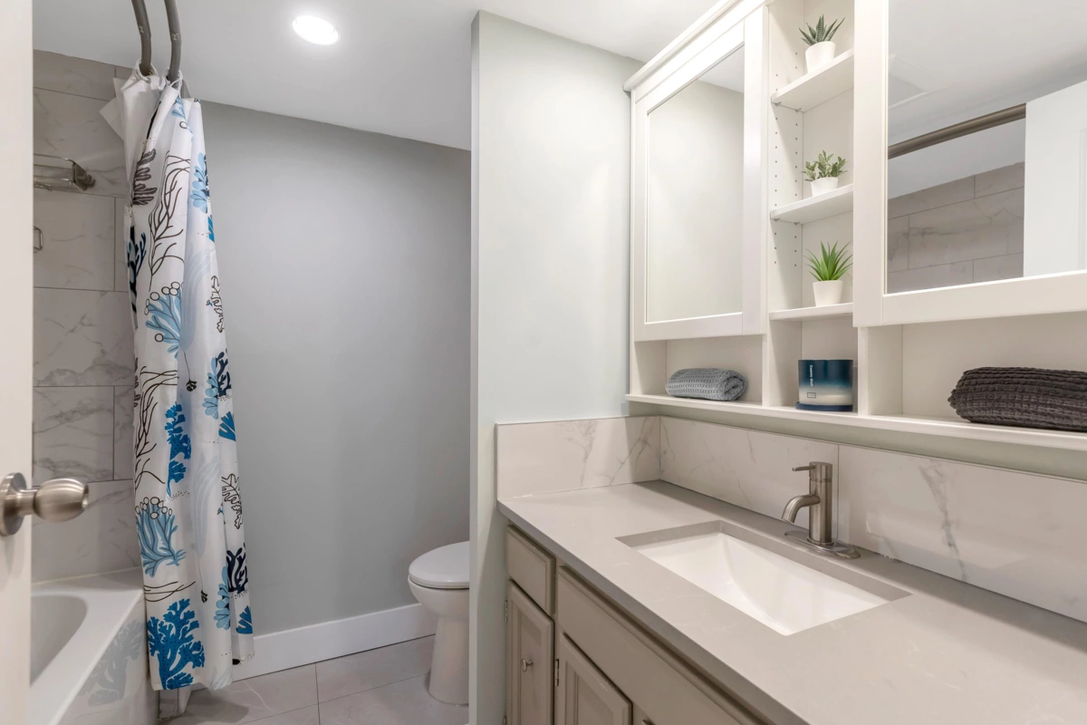 Mudroom Photo of 402 1480 Foster Street, White Rock, BC
