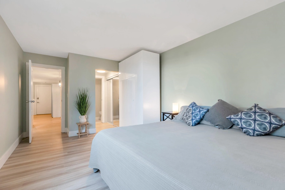 Staircase Photo of 402 1480 Foster Street, White Rock, BC