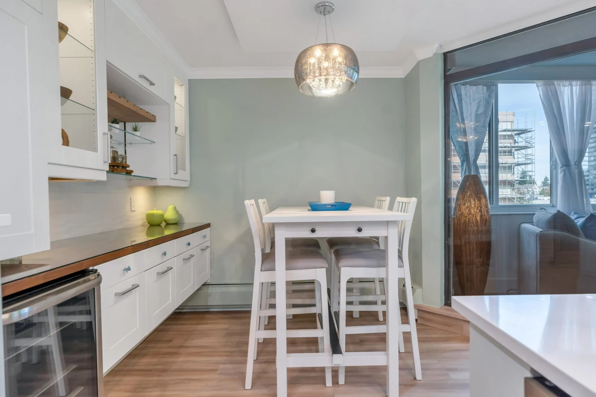 Walk-In Closet Photo of 402 1480 Foster Street, White Rock, BC