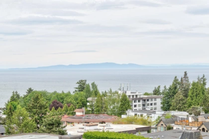 Garden / Landscaping Photo of 402 1480 Foster Street, White Rock, BC