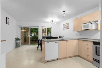 Kitchen Island Photo of 56 6533 121 Street, Surrey, BC