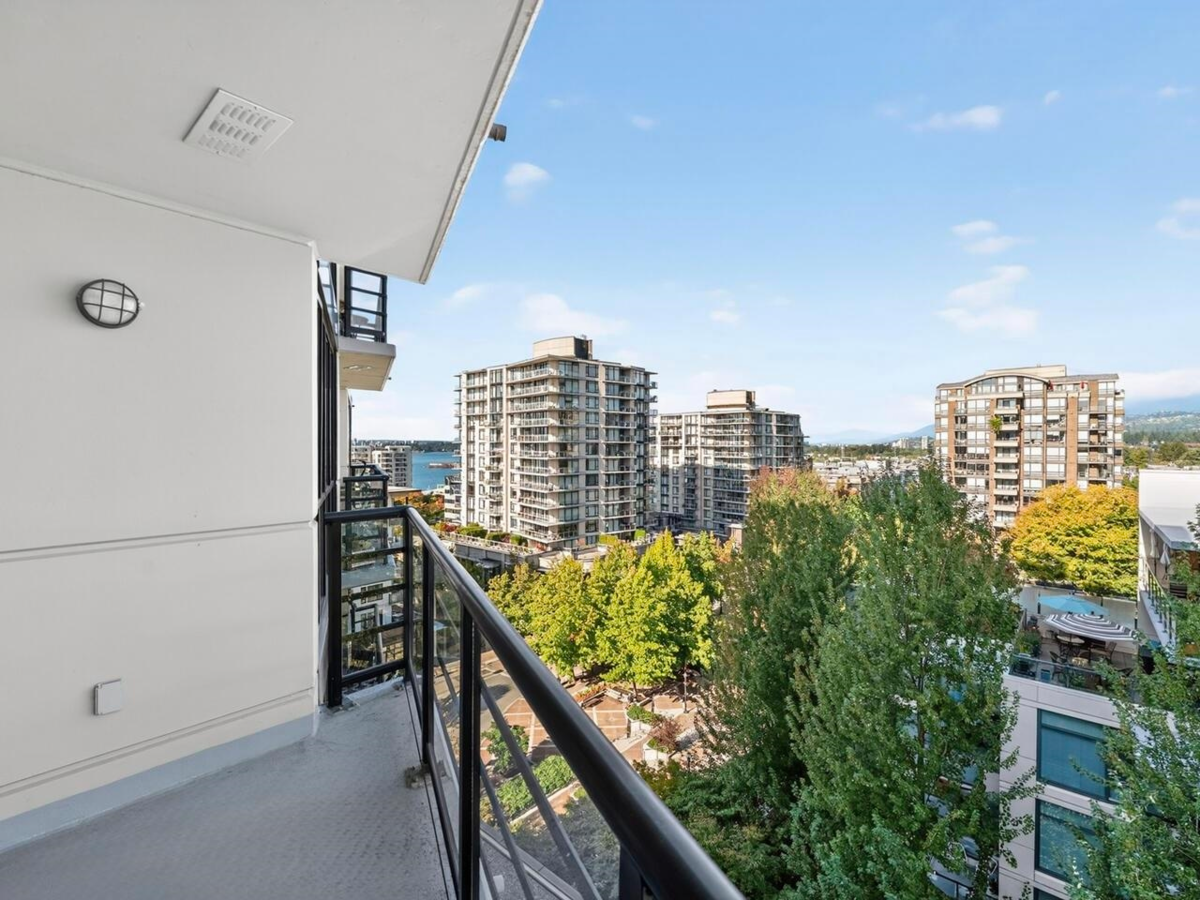 Kitchen Photo of 907 124 W 1st Street, North Vancouver, BC