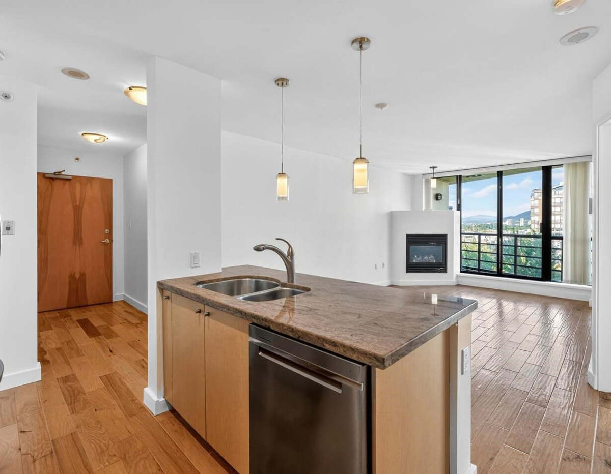 Primary Bathroom Photo of 907 124 W 1st Street, North Vancouver, BC