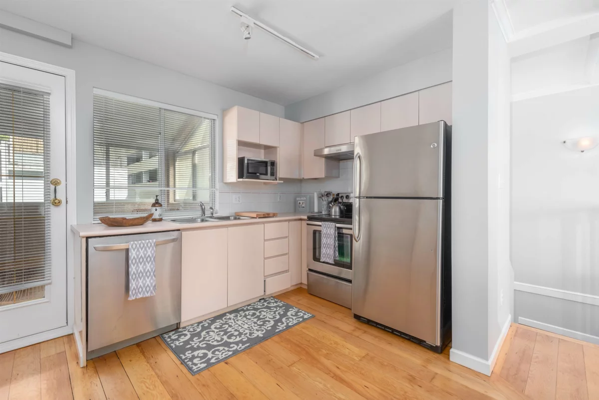 Kitchen Island Photo of 208 788 W 8th Avenue, Vancouver, BC