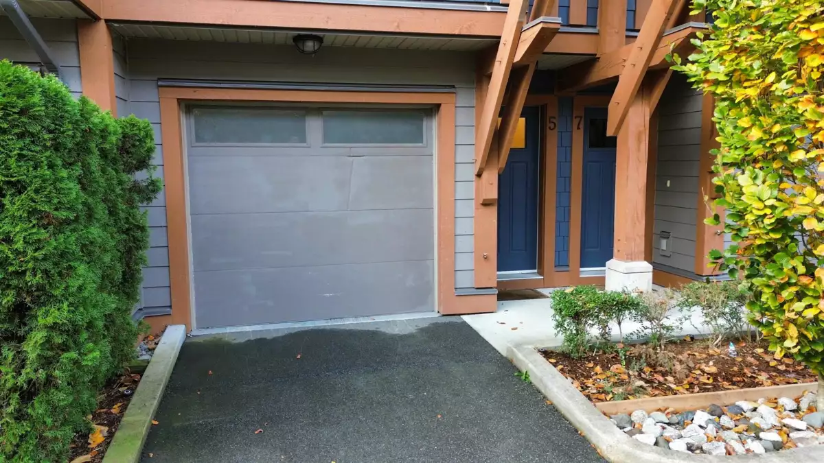 Dining Area Photo of 5 40653 Tantalus Road, Squamish, BC