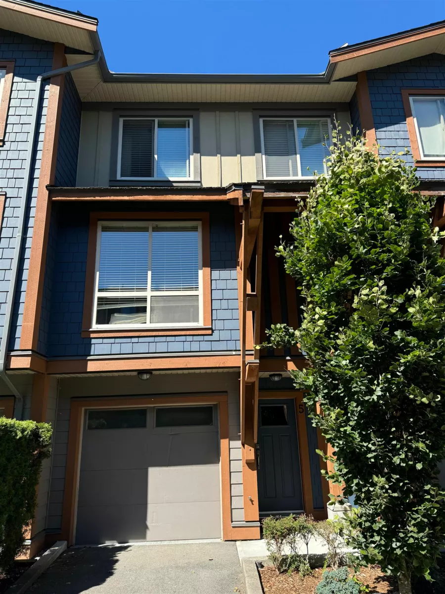 Kitchen Photo of 5 40653 Tantalus Road, Squamish, BC
