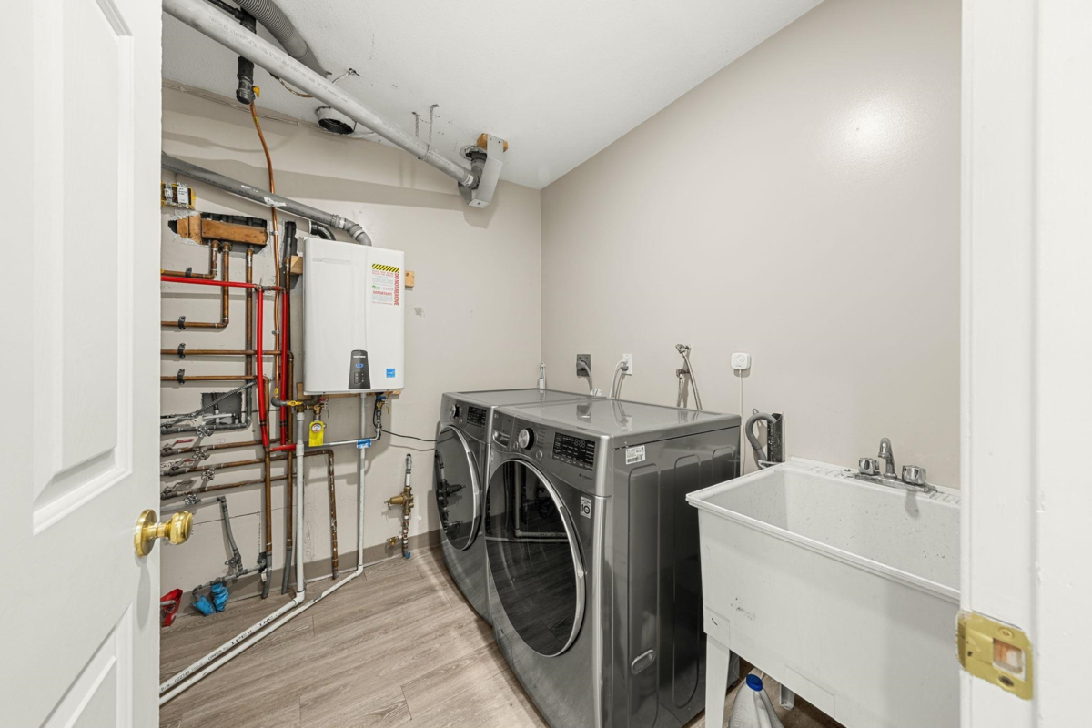 Entry Foyer Photo of 8782 143a Street, Surrey, BC