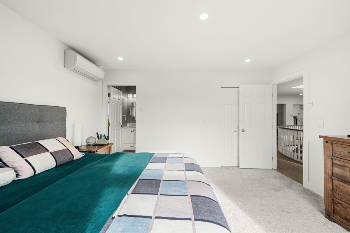 Kitchen Island Photo of 8782 143a Street, Surrey, BC