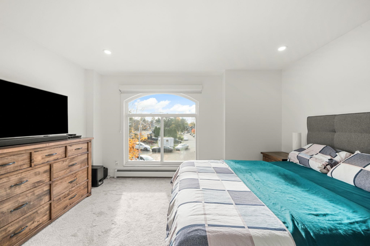 Kitchen Photo of 8782 143a Street, Surrey, BC