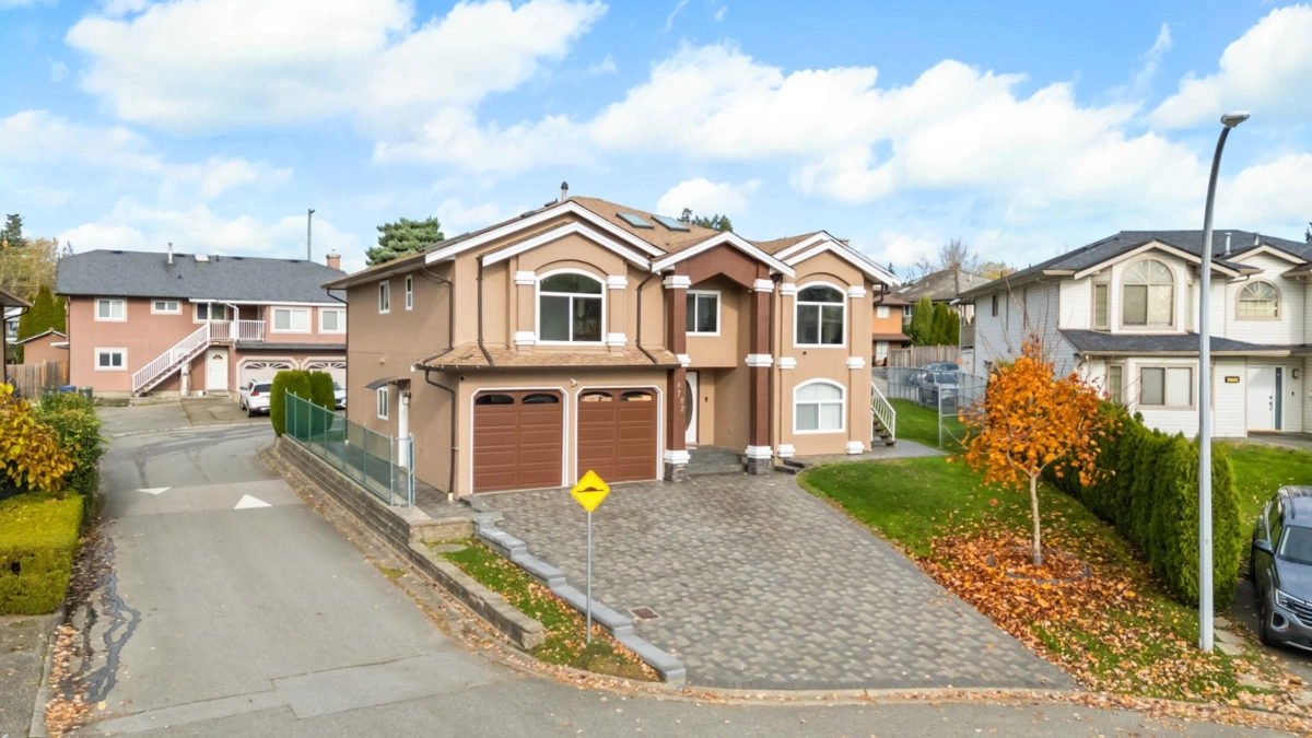 Staircase Photo of 8782 143a Street, Surrey, BC