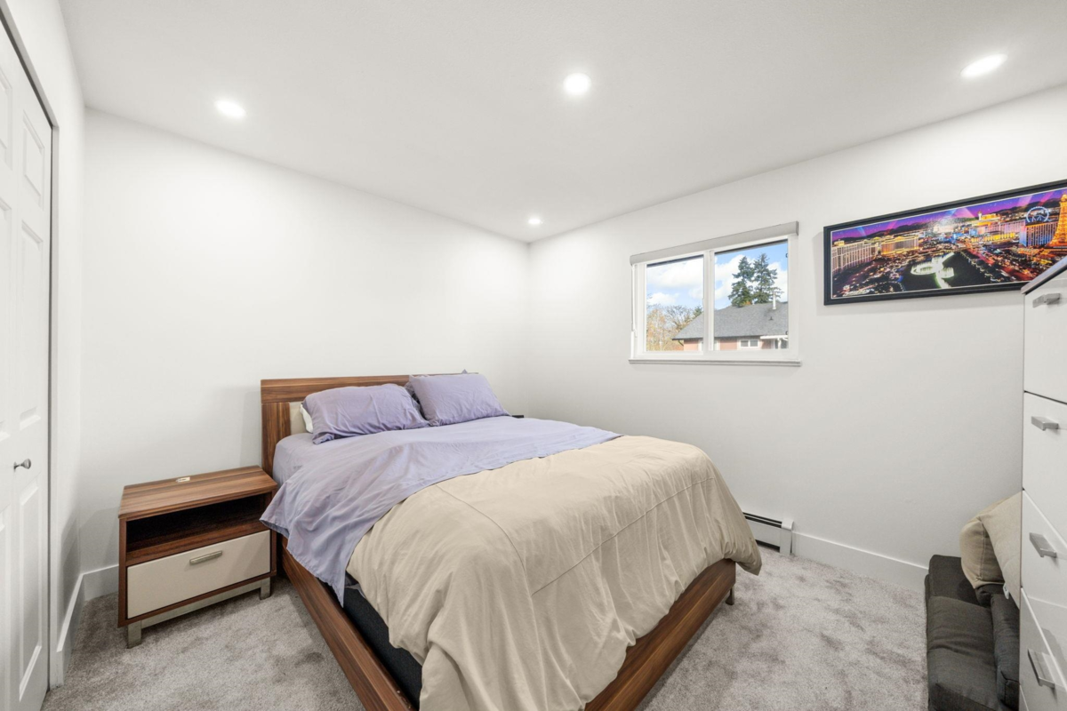 Walk-In Closet Photo of 8782 143a Street, Surrey, BC