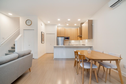 5413 Lougheed Hwy, Burnaby, BC, Burnaby — Townhouse for sale