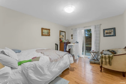 Guest Bathroom Photo of 1579 136 Street, Surrey, BC