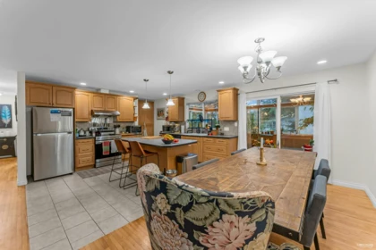 Kitchen Island Photo of 1579 136 Street, Surrey, BC