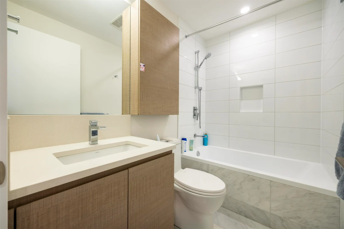 Guest Bathroom Photo of 4103 2186 Gilmore Avenue, Burnaby, BC