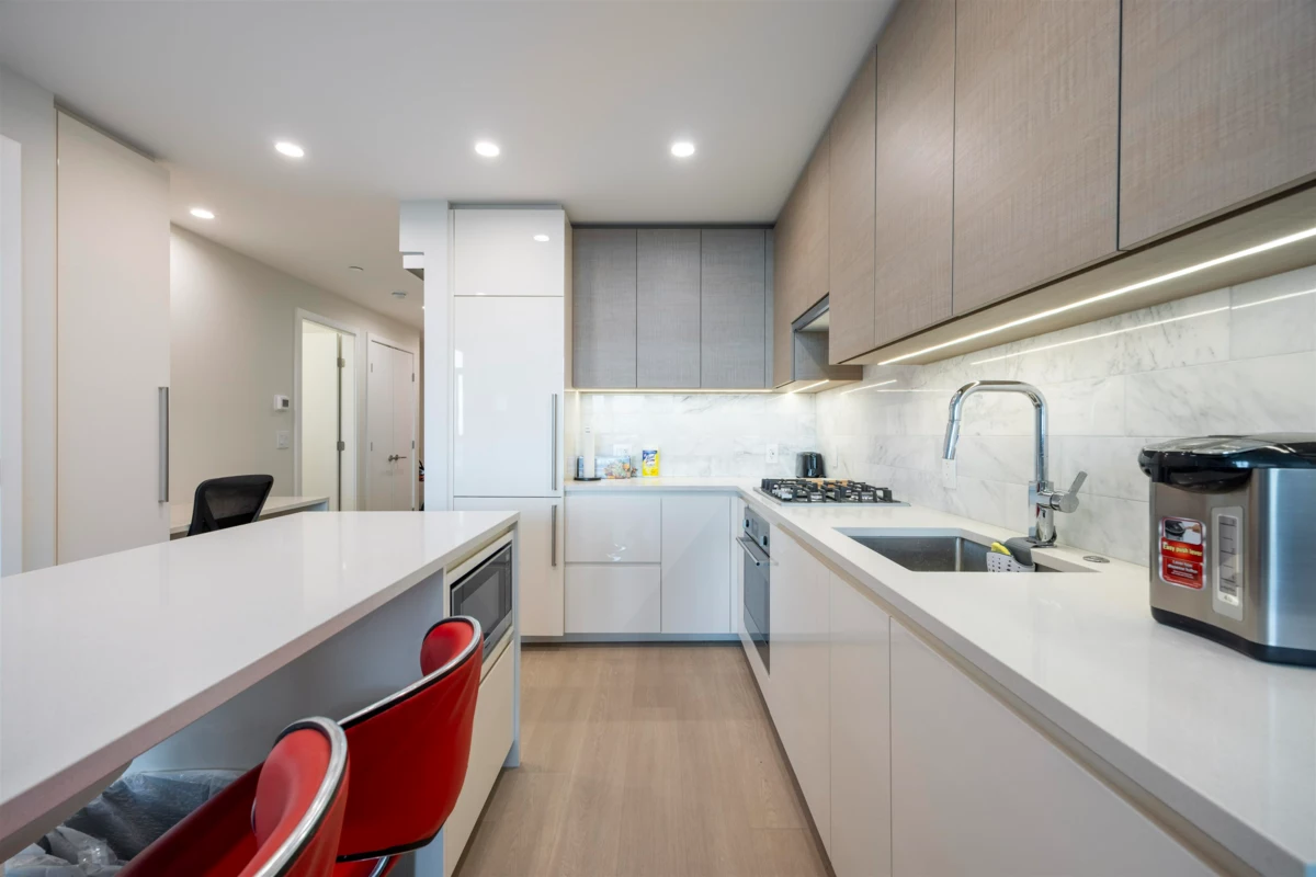 Kitchen Island Photo of 4103 2186 Gilmore Avenue, Burnaby, BC