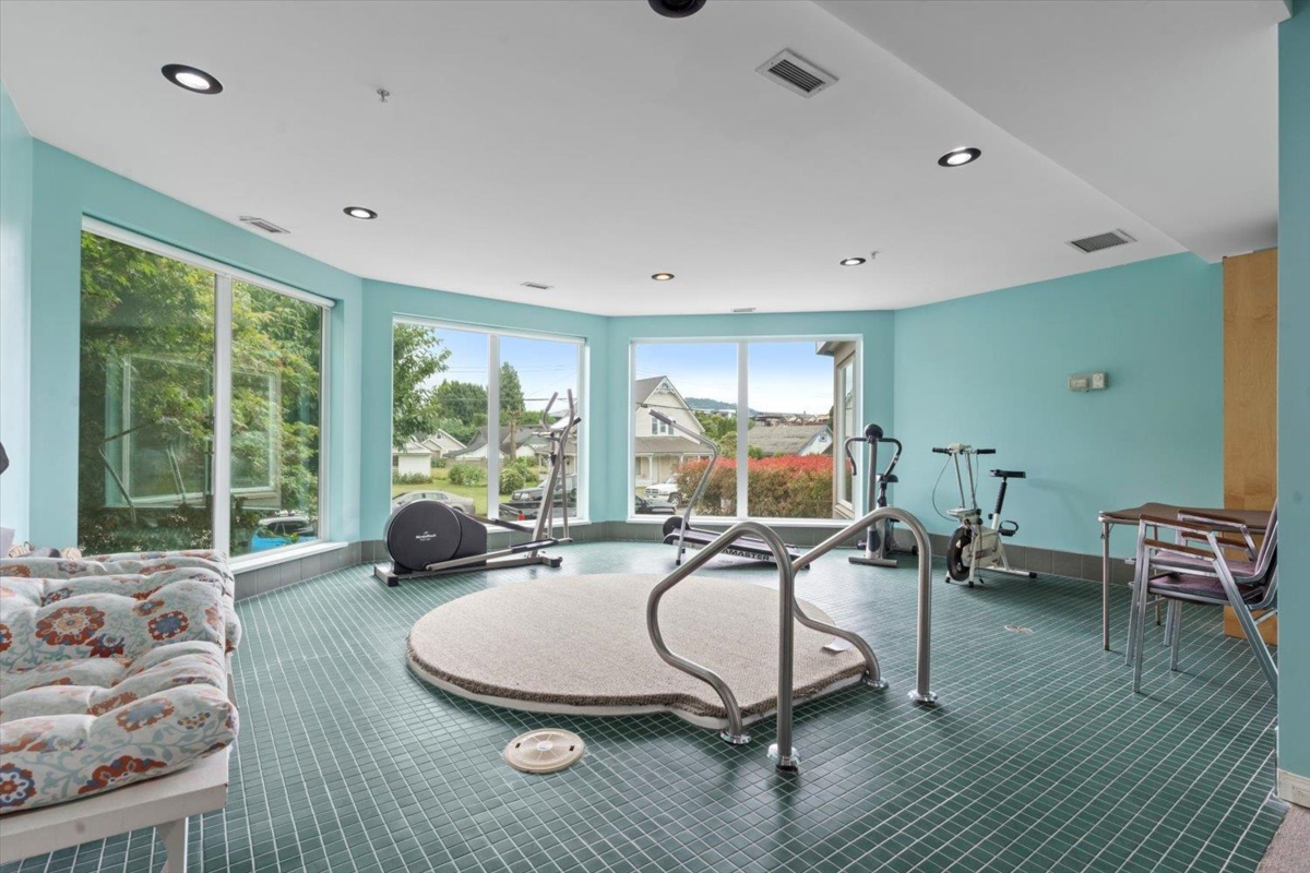 Front Yard Photo of 405 45745 Princess Avenue, Chilliwack, BC