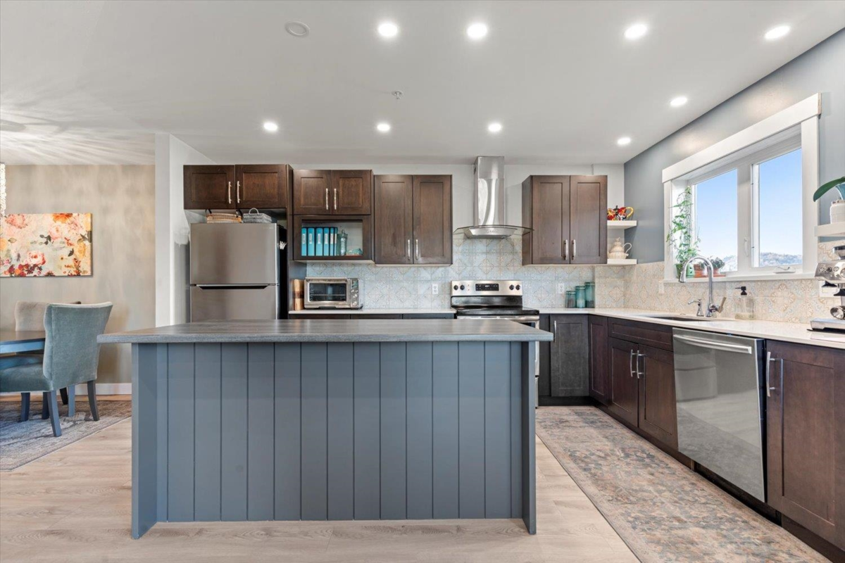 Kitchen Photo of 405 45745 Princess Avenue, Chilliwack, BC