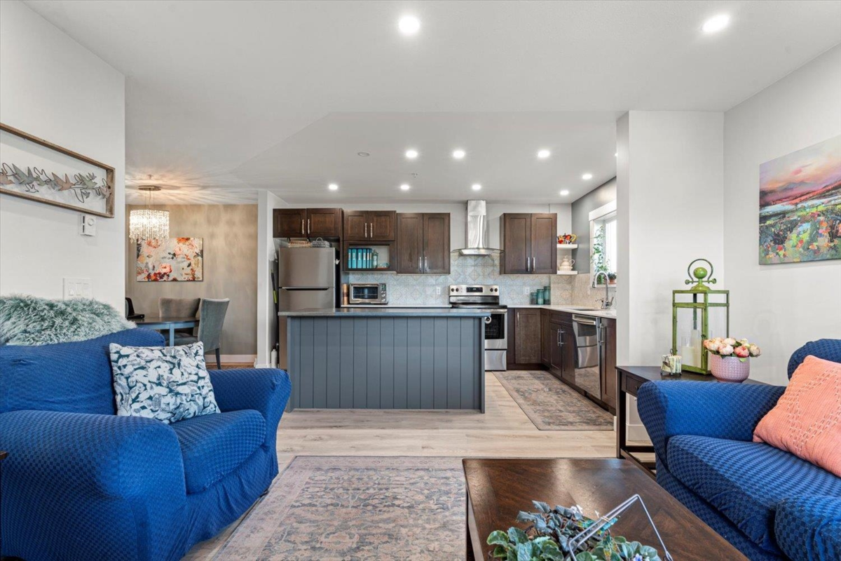 Living Room Photo of 405 45745 Princess Avenue, Chilliwack, BC