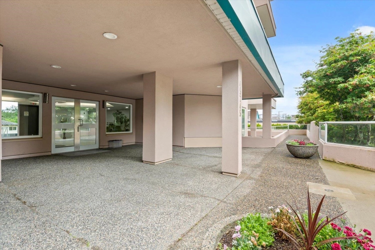 Outdoor Deck Photo of 405 45745 Princess Avenue, Chilliwack, BC