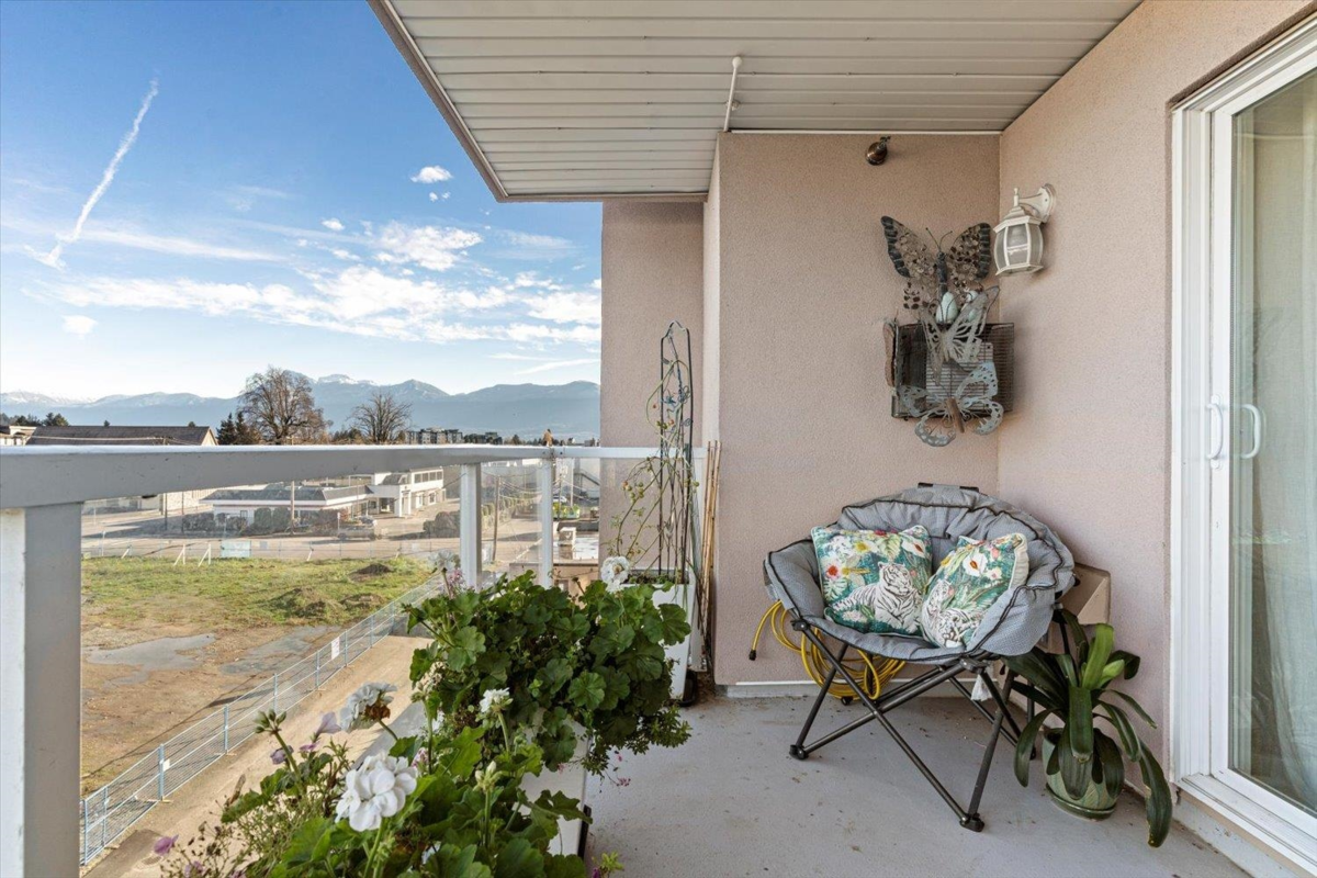 Staircase Photo of 405 45745 Princess Avenue, Chilliwack, BC