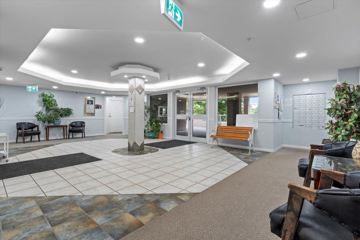 Swimming Pool Photo of 405 45745 Princess Avenue, Chilliwack, BC