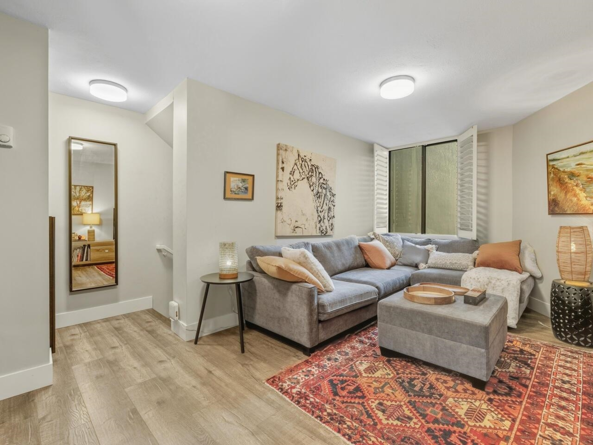 Family Room Photo of 521 666 Leg In Boot Square, Vancouver, BC