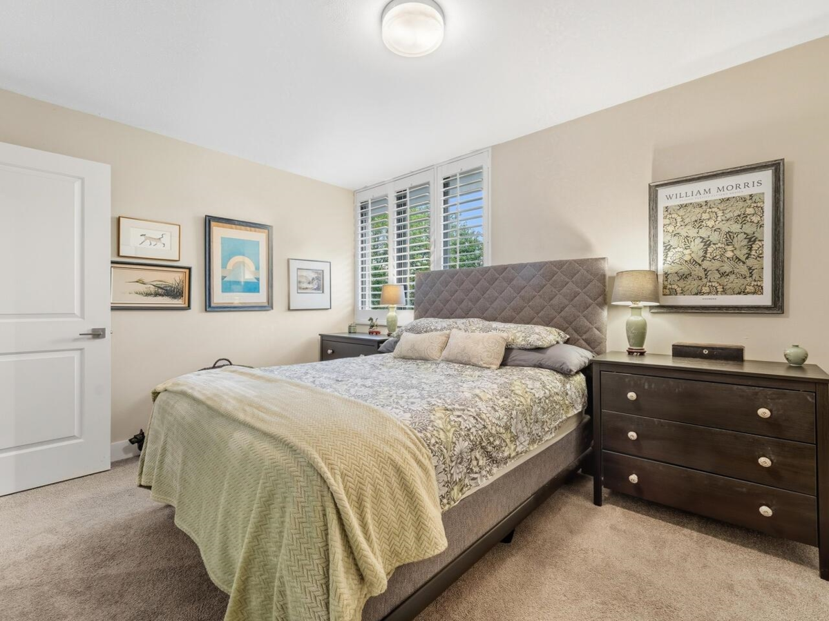 Garage Interior Photo of 521 666 Leg In Boot Square, Vancouver, BC