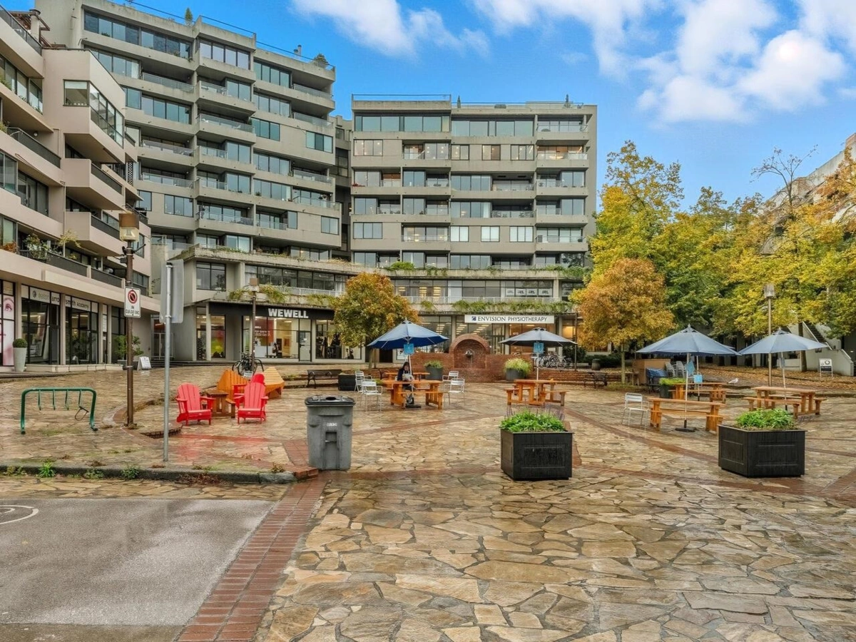 Hot Tub / Spa Photo of 521 666 Leg In Boot Square, Vancouver, BC