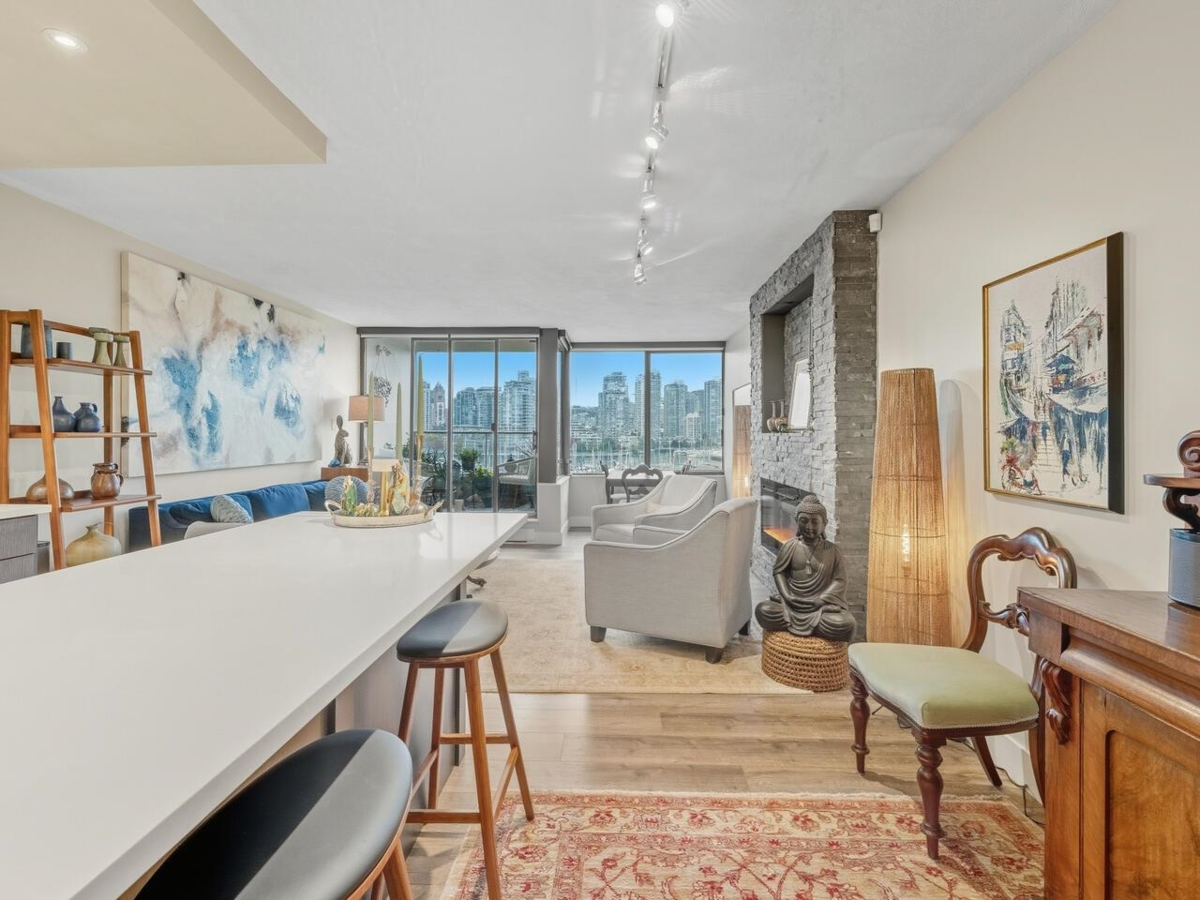 Kitchen Island Photo of 521 666 Leg In Boot Square, Vancouver, BC