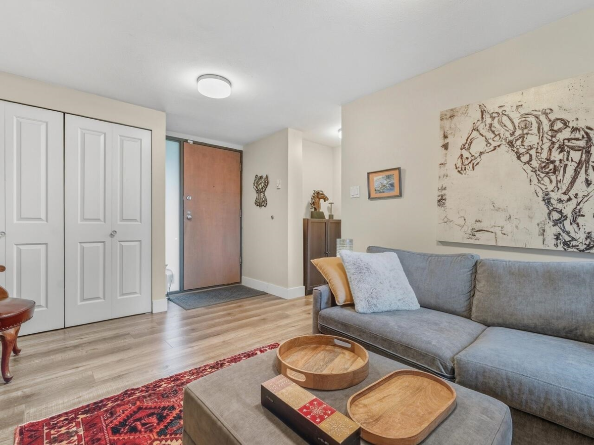 Living Room Photo of 521 666 Leg In Boot Square, Vancouver, BC