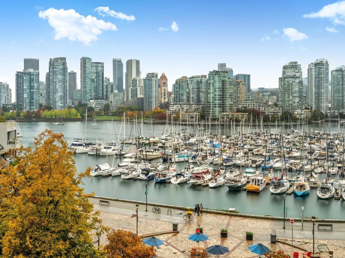 Mudroom Photo of 521 666 Leg In Boot Square, Vancouver, BC