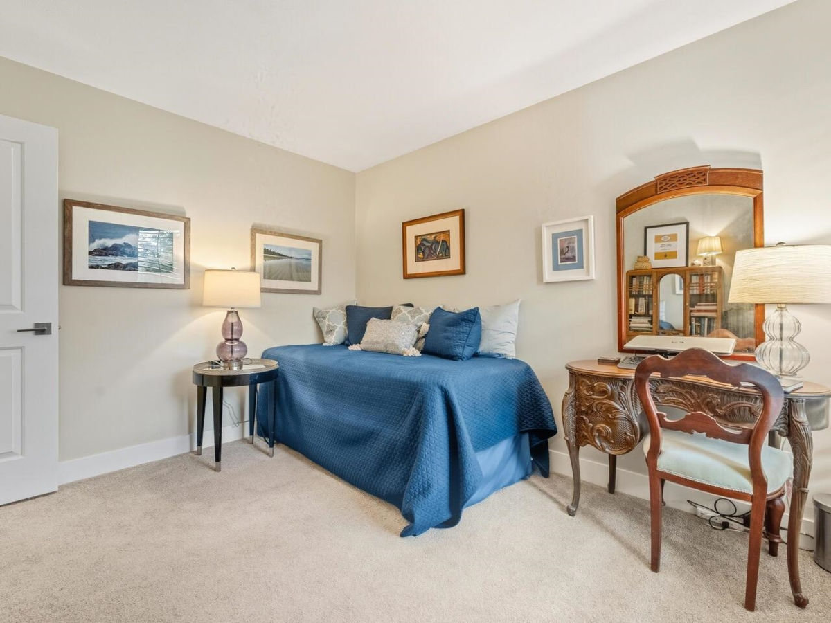 Outdoor Deck Photo of 521 666 Leg In Boot Square, Vancouver, BC