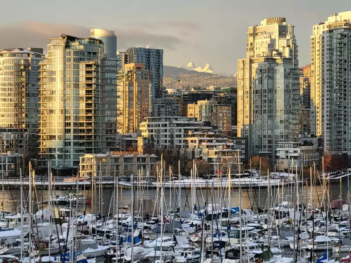 Outdoor Kitchen Photo of 521 666 Leg In Boot Square, Vancouver, BC