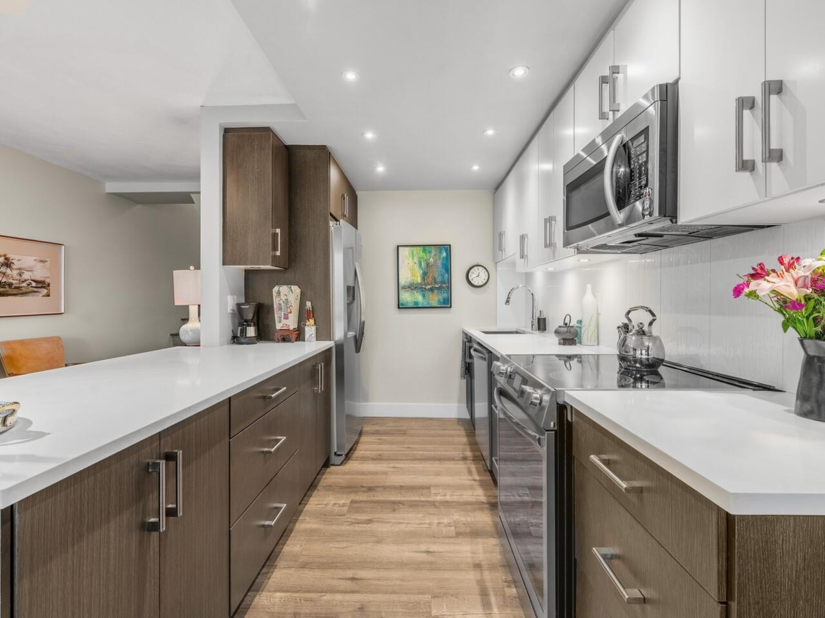 Primary Bedroom Photo of 521 666 Leg In Boot Square, Vancouver, BC