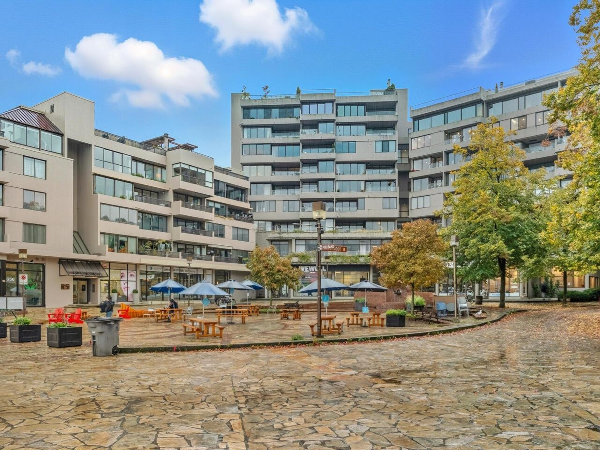 Swimming Pool Photo of 521 666 Leg In Boot Square, Vancouver, BC