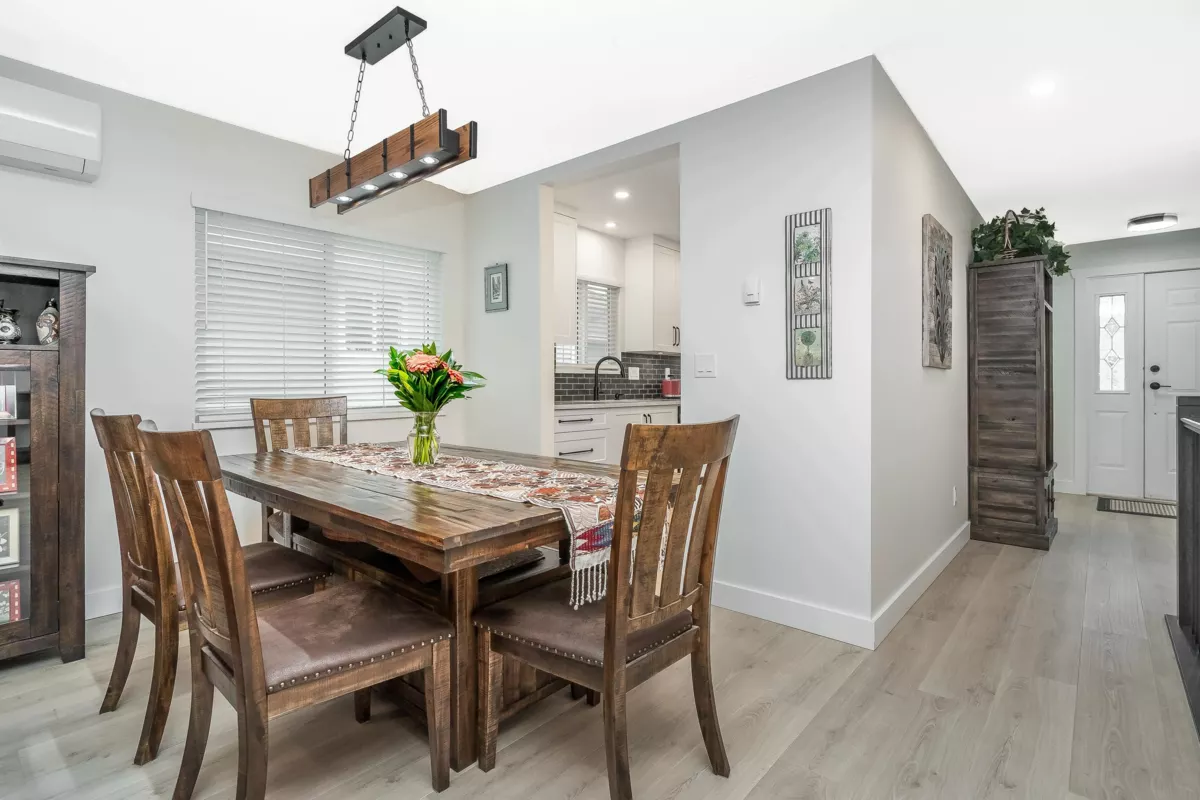 Breakfast Nook Photo of 98 1973 Winfield Drive, Abbotsford, BC