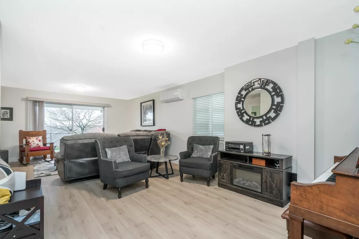 Hallway Photo of 98 1973 Winfield Drive, Abbotsford, BC