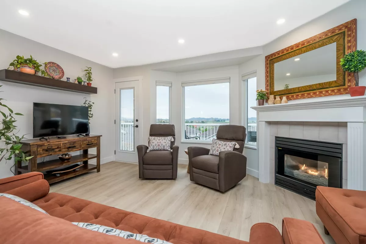 Walk-In Closet Photo of 98 1973 Winfield Drive, Abbotsford, BC