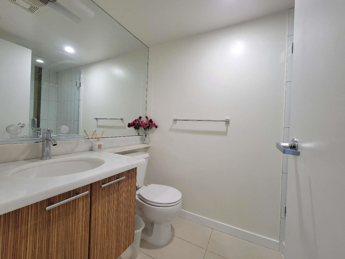 Primary Bathroom Photo of 1207 7888 Saba Road, Richmond, BC