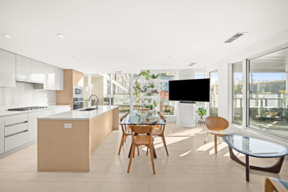 320 3538 Sawmill Crescent, Vancouver, BC