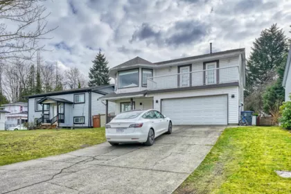 Backyard Photo of 11866 98 Avenue, Surrey, BC