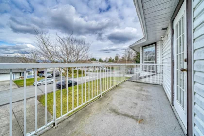 Kitchen Photo of 11866 98 Avenue, Surrey, BC